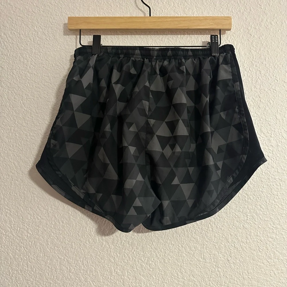 Nike Women's‎ Black Patterned Athletic Shorts - Picture 4 of 6